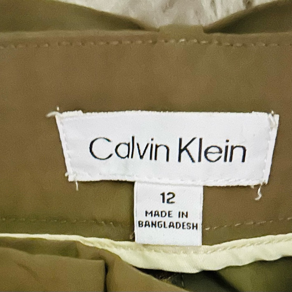 Calvin Klein High Waist Green Shorts with Tailored Pleats & pockets - Picture 4 of 5